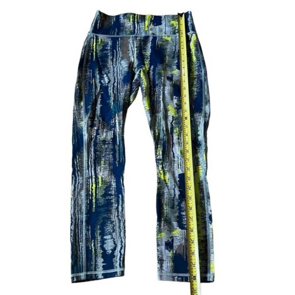 Trinity Motion365 High Waisted Capri Legging - Picture 7 of 8